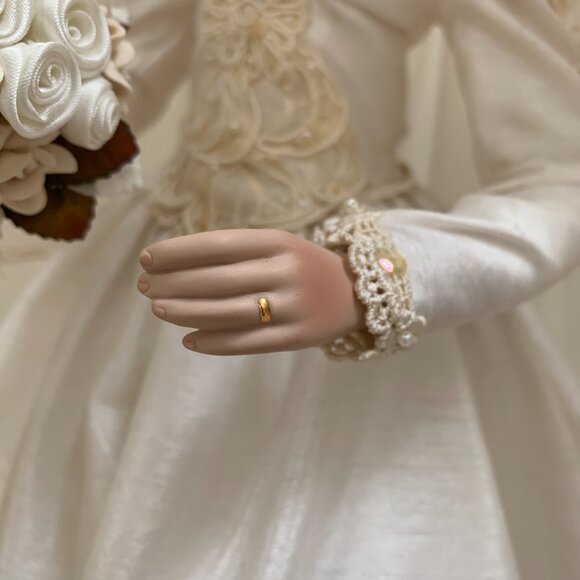 “Autumn Reflection" Vintage Porcelain Bisque Wedding Doll - Picture 11 of 16